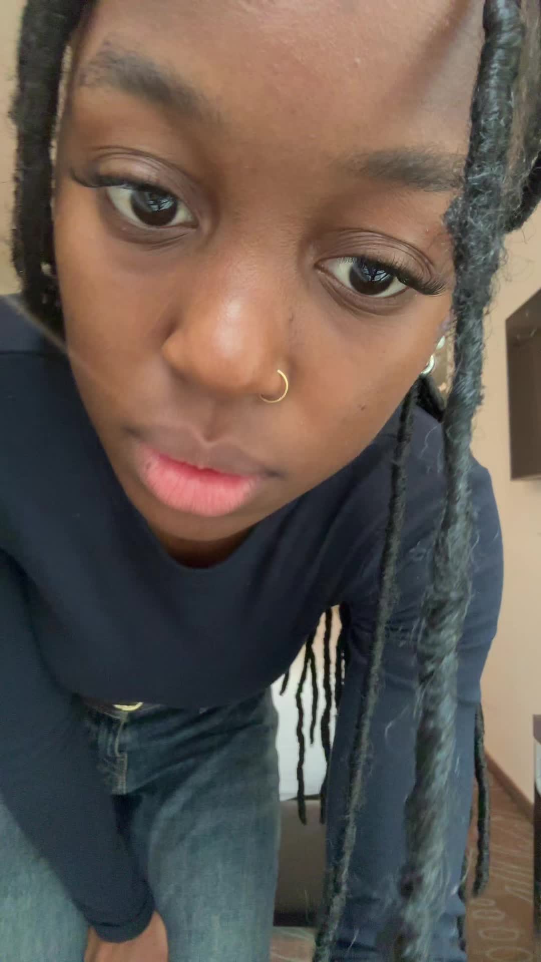 @zoethebat