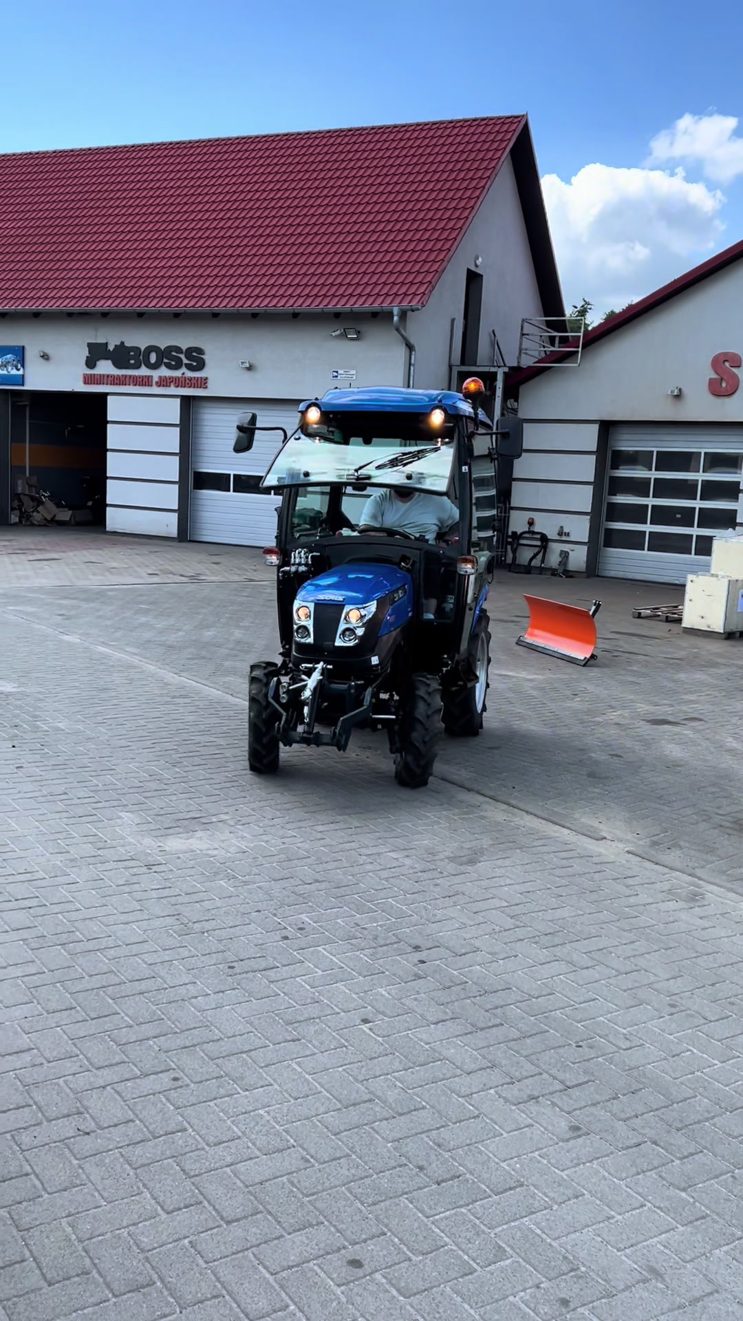 @BOSS SOLIS MINI-TRAKTORKI