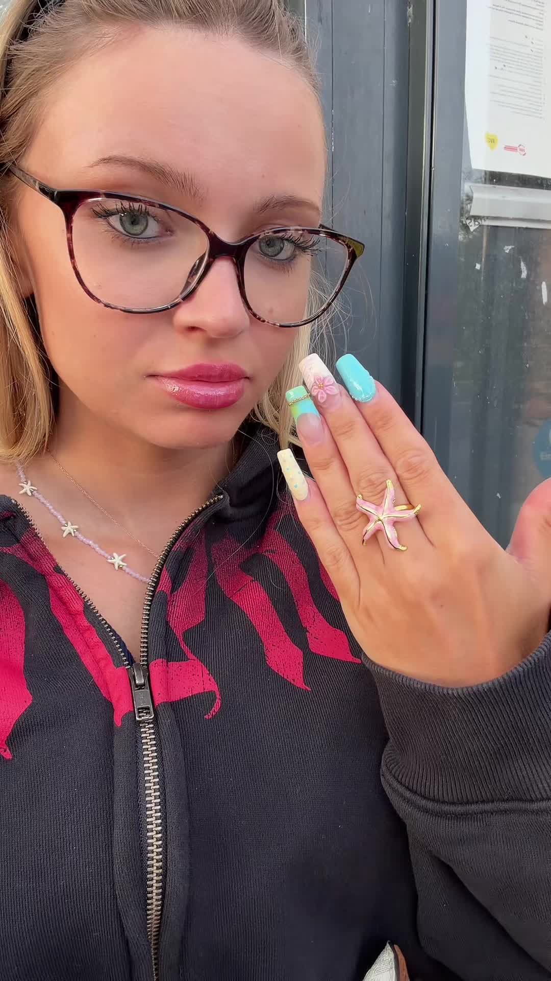 @v.d.s.penelope