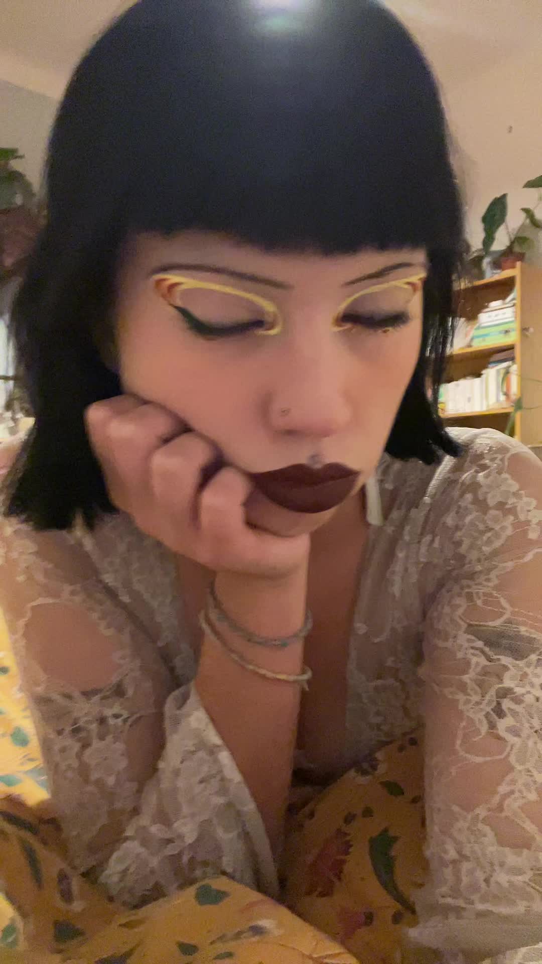 @Julia 🩴🫦
