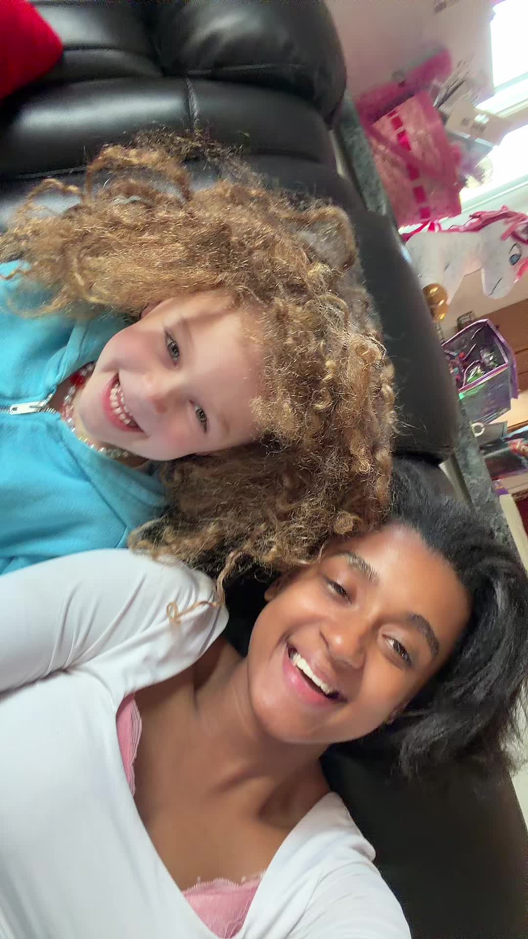 @AvasWorld