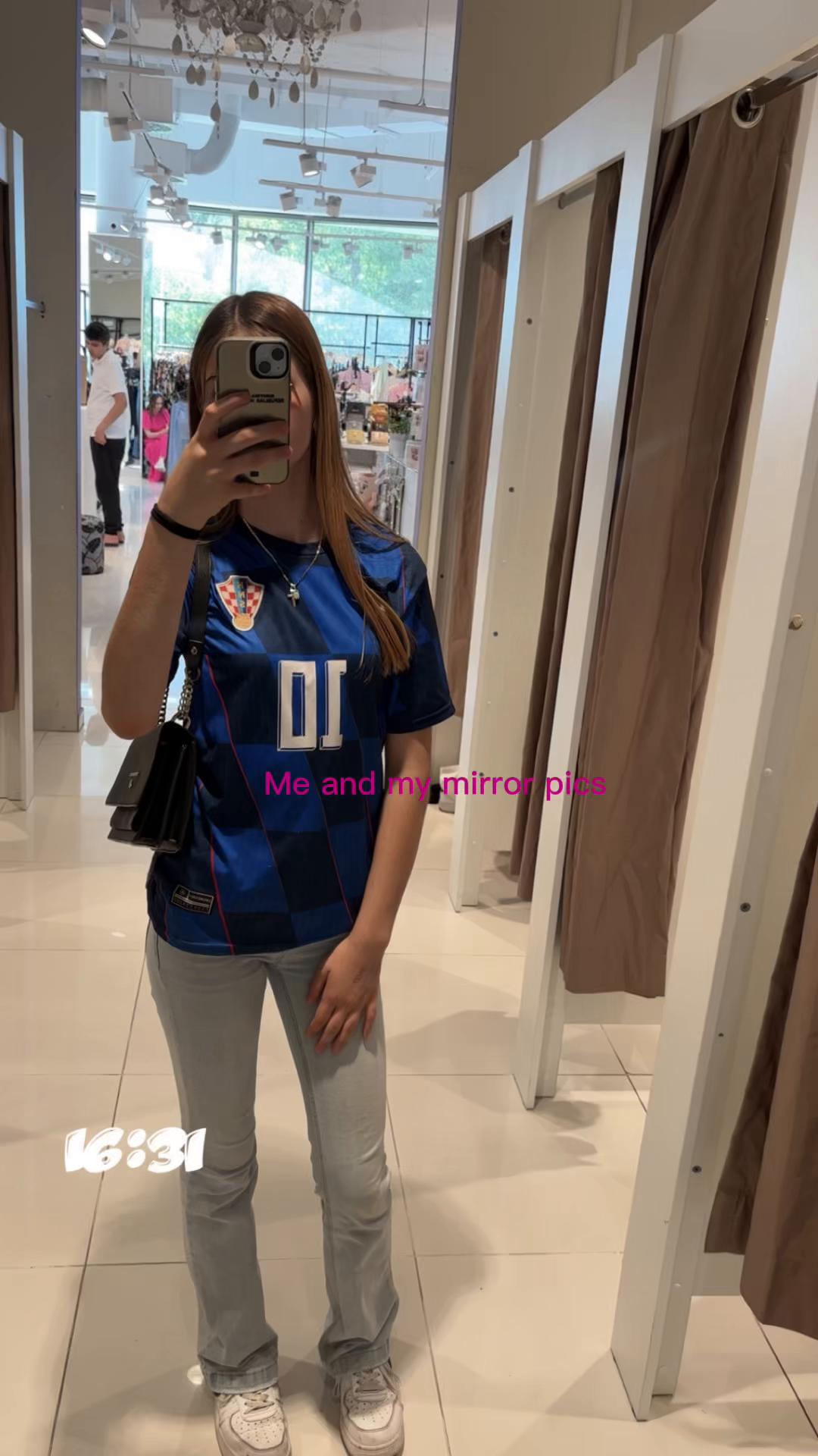 @Lara🇭🇷🐊