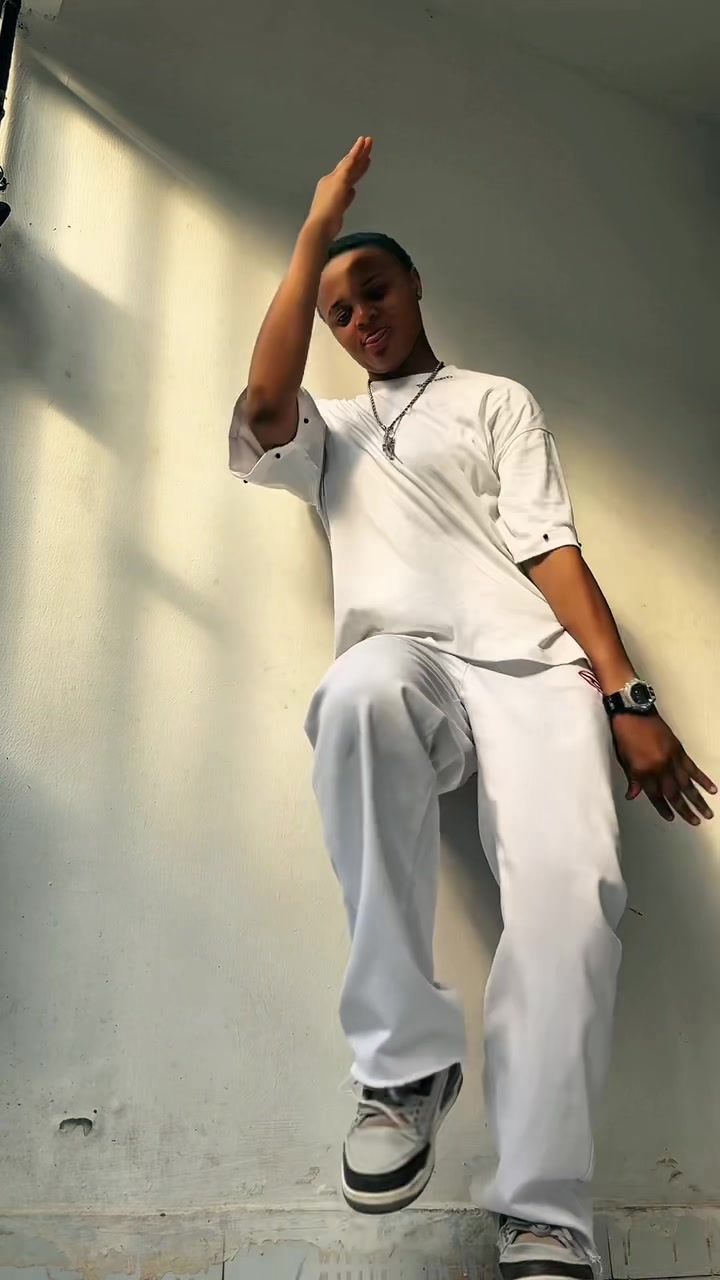 @afroblueries