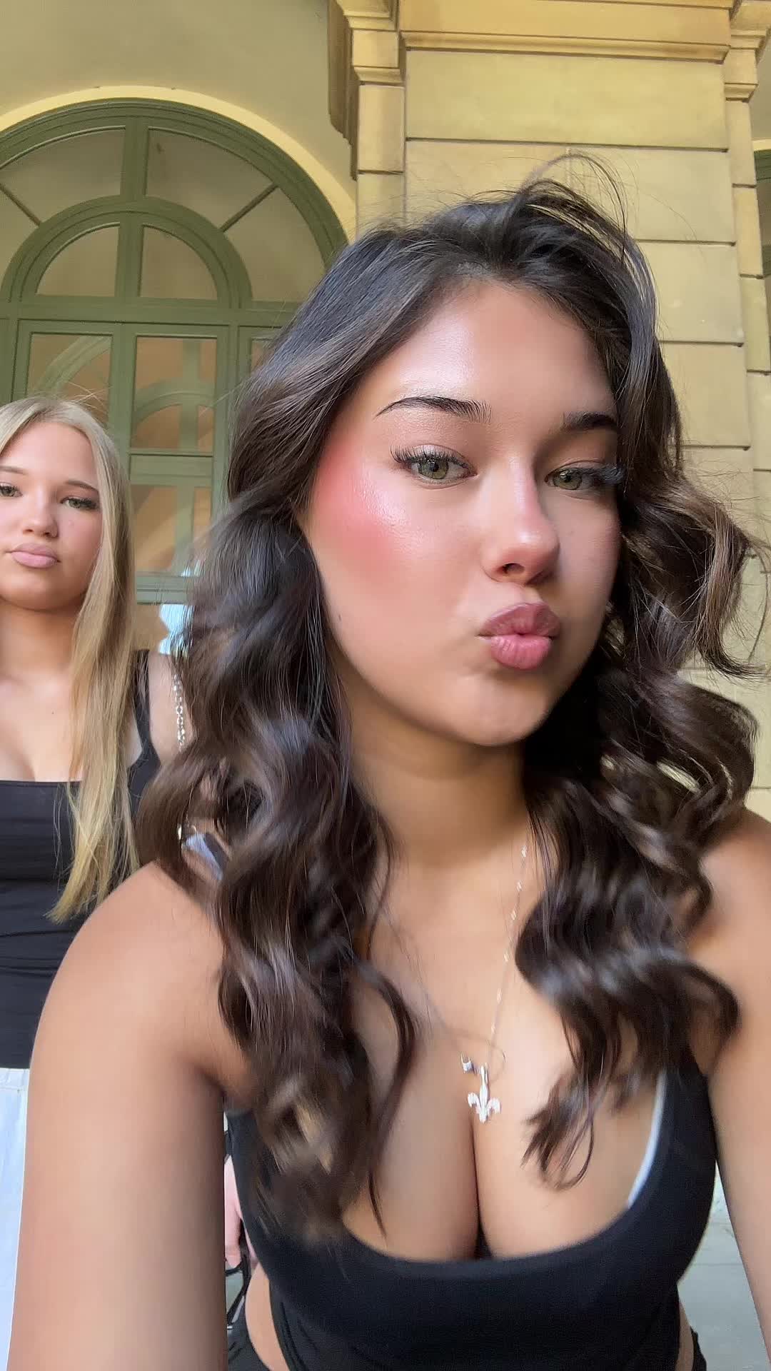 @larissa