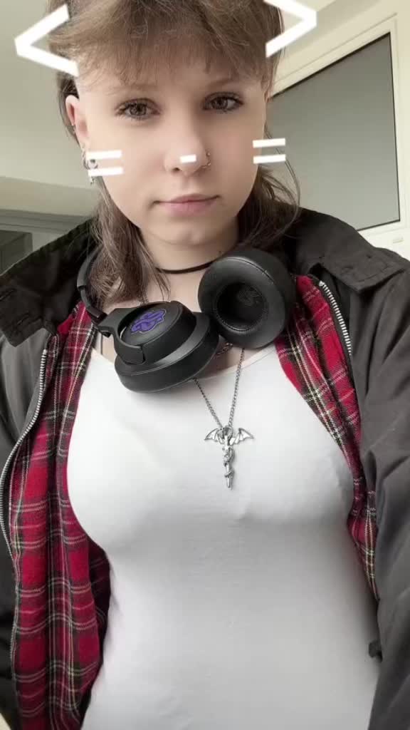 @Juniaa