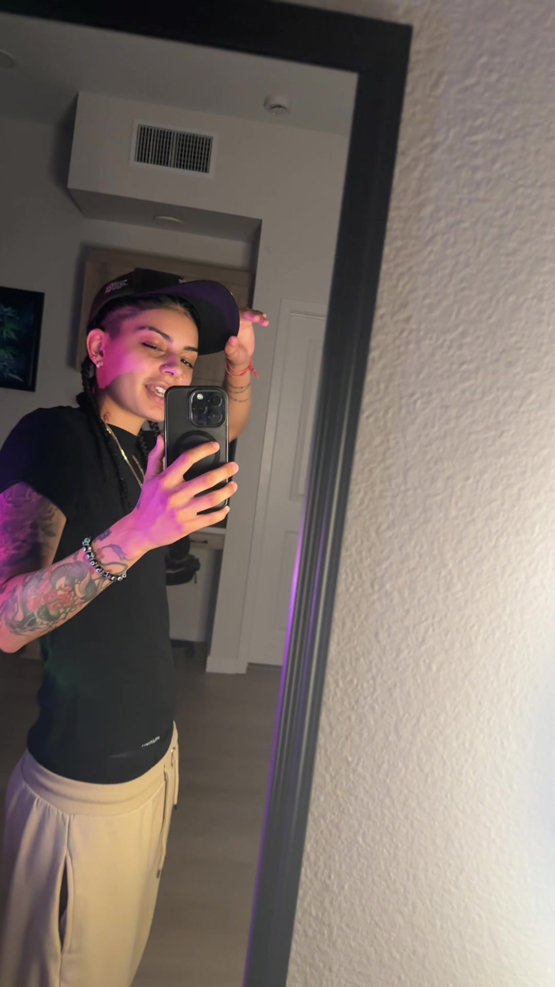 @Dolllamo