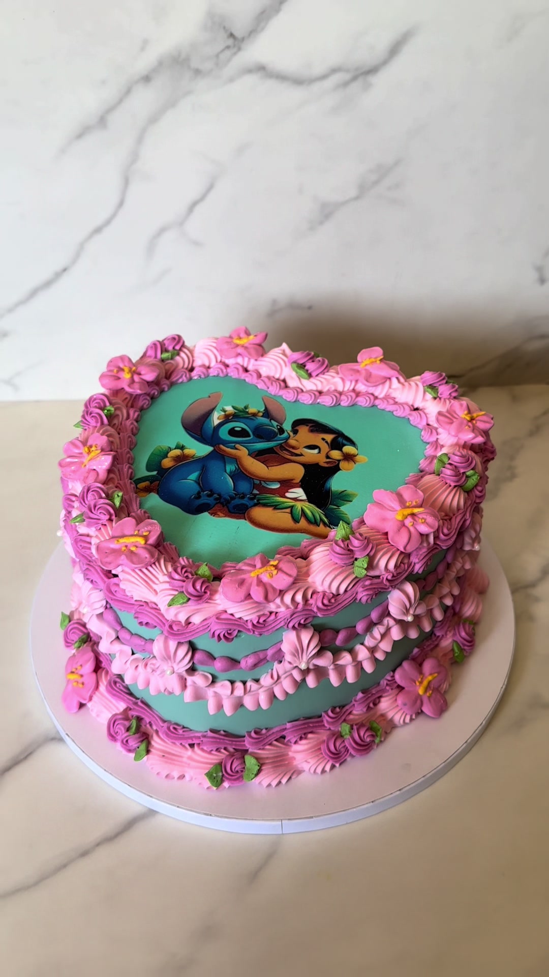 @luciaslovelycakes