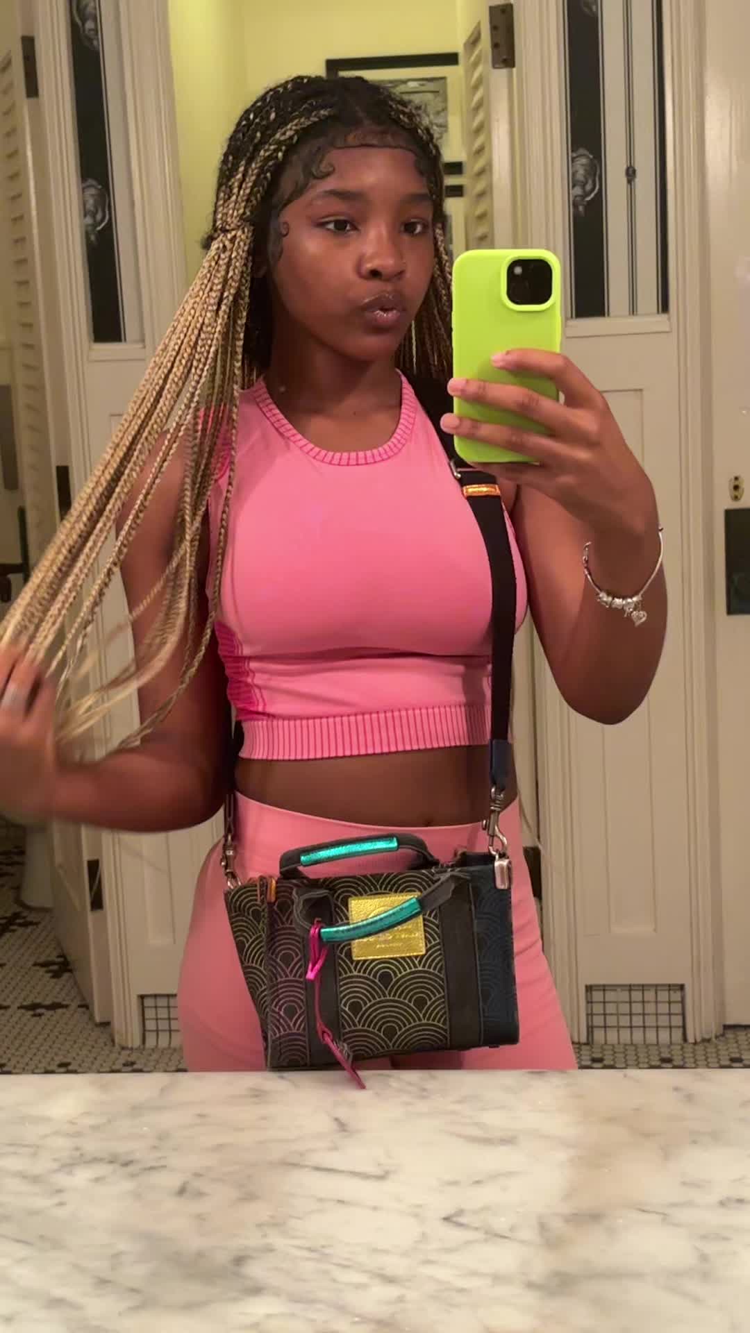 @⃟