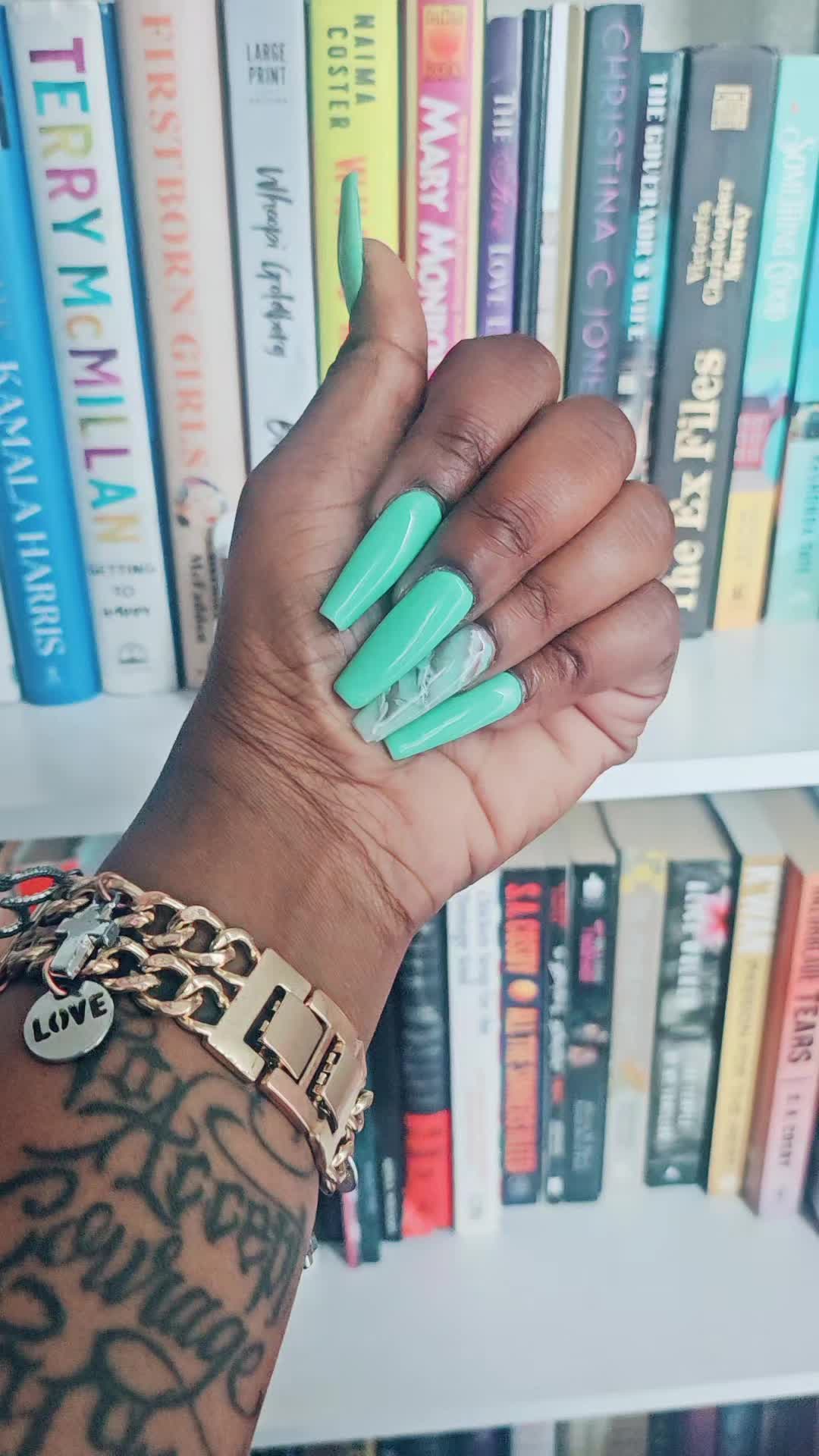 @Bookworm Nicole👑❤️📚