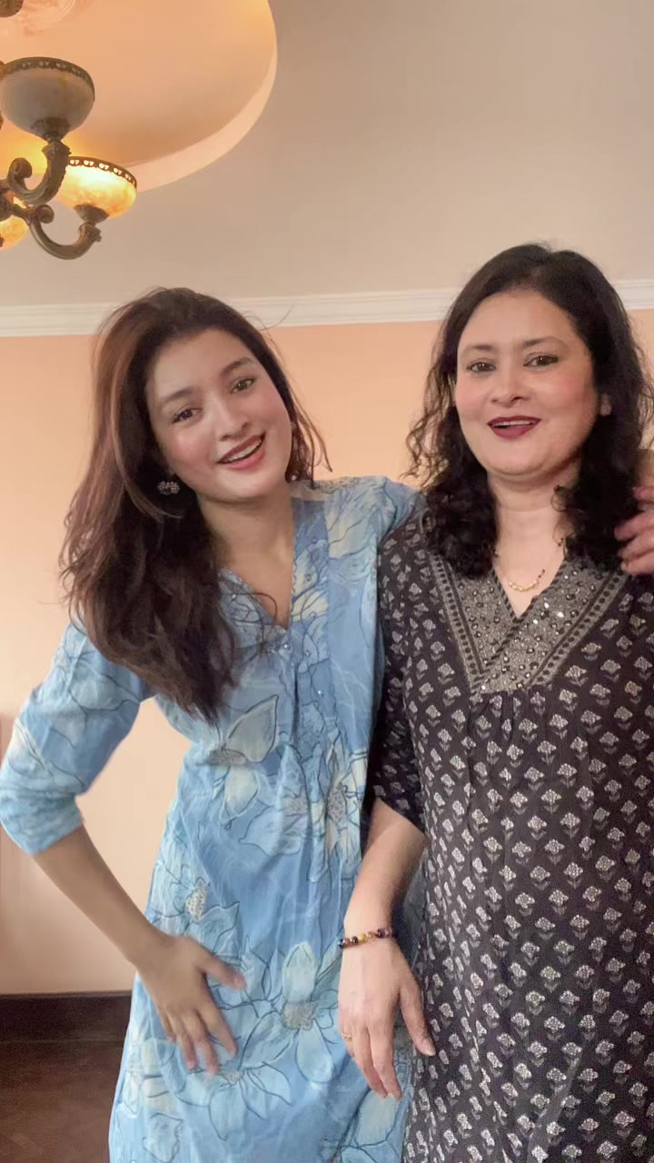 @santoshi_khadka