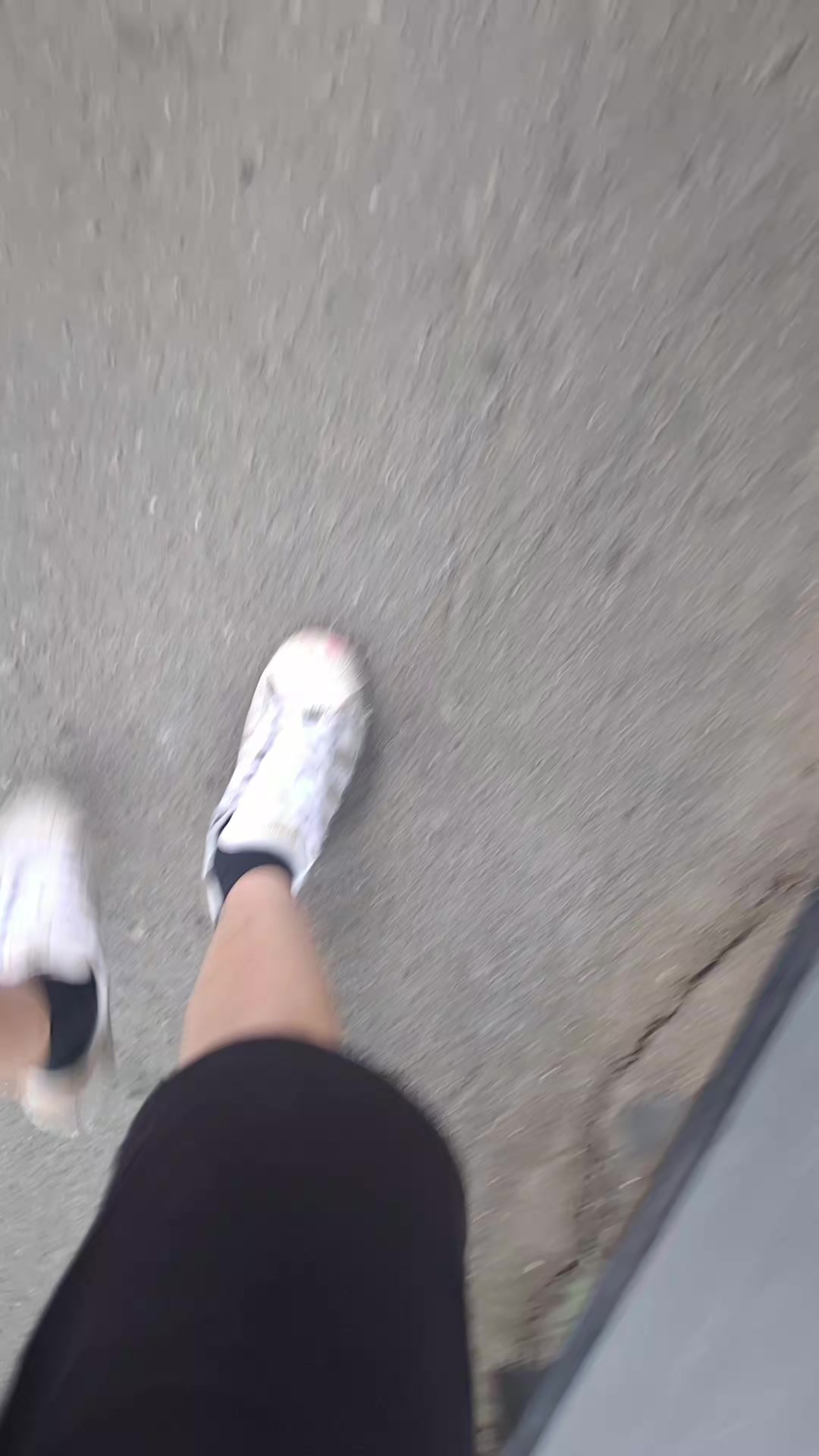 @dis