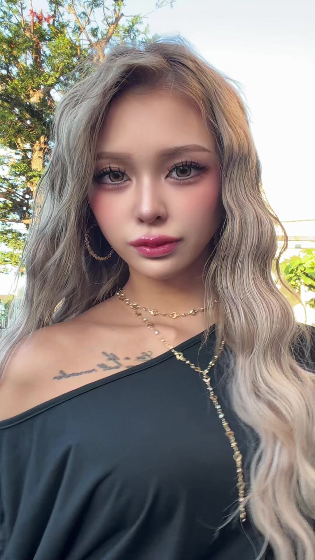 @マユ