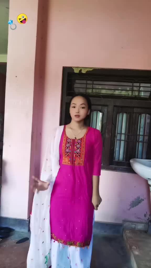 @SARU THAPA MAGAR👸🤘