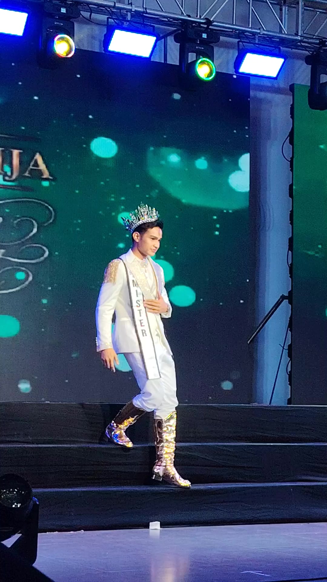 @JR Dela Peña โ
