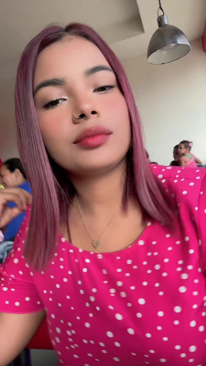 @Stacy Mendoza / Manicurista