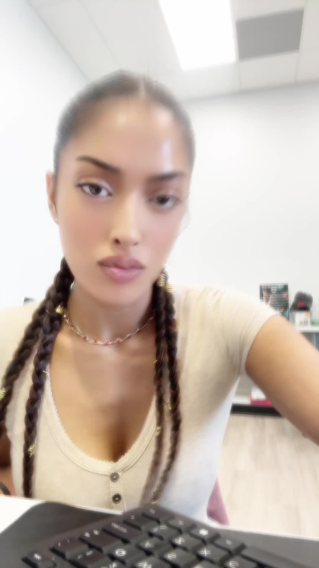 @arinarozario