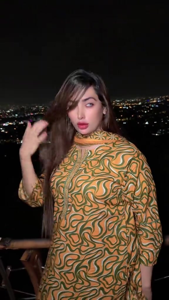 @🦋