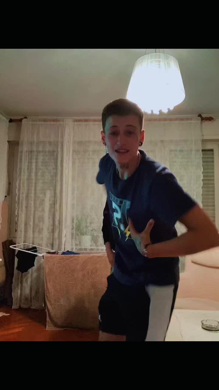 @Čombe 💫