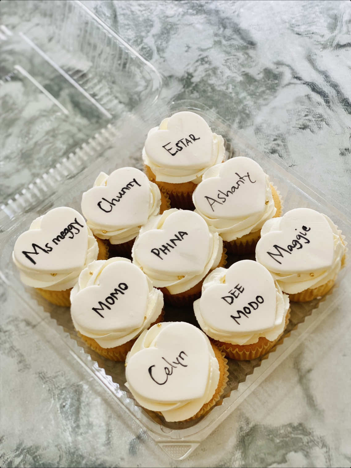 @calesacakes