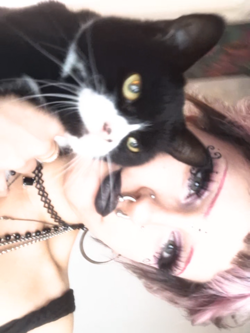 @𝓣𝓸𝓻𝓮𝔂