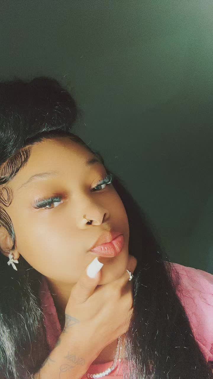 @_ms.h0lly_wood