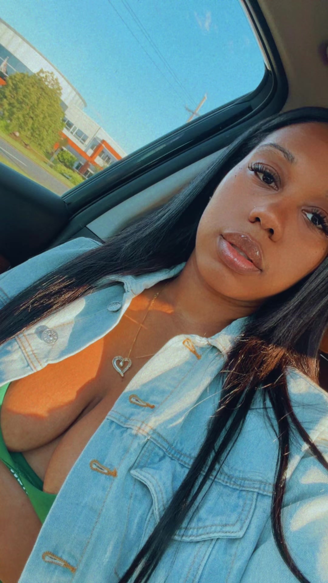 @_devvyy_