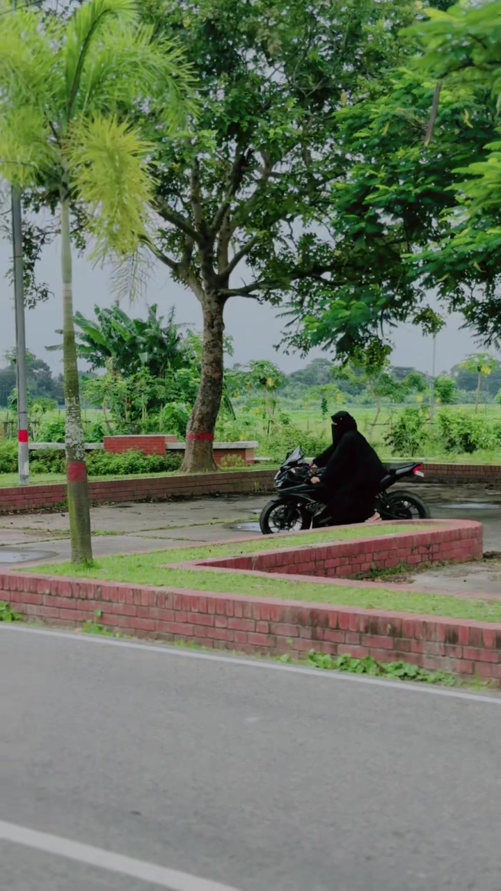@Lady Biker Rafiya