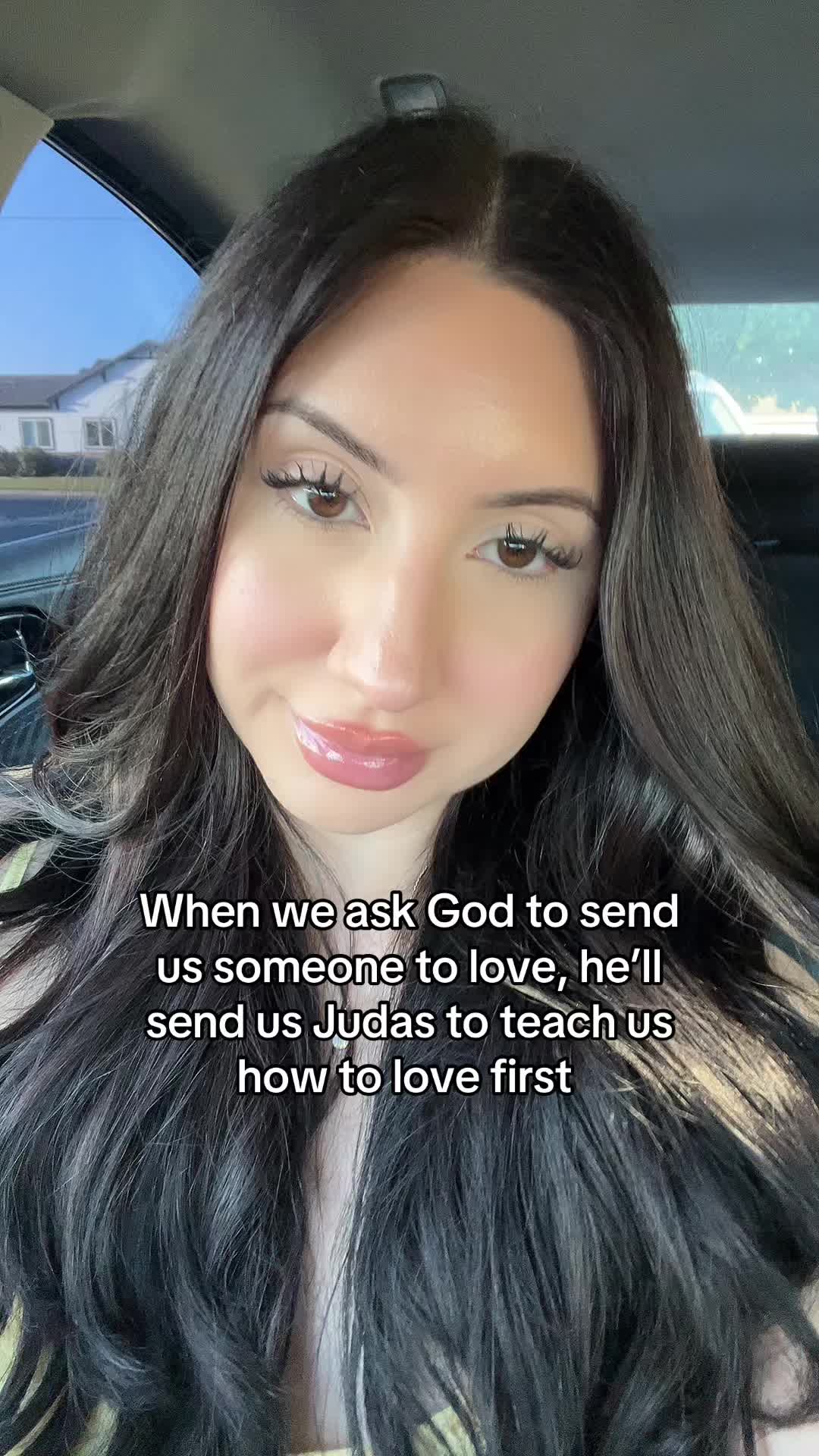 @ivettellanoss