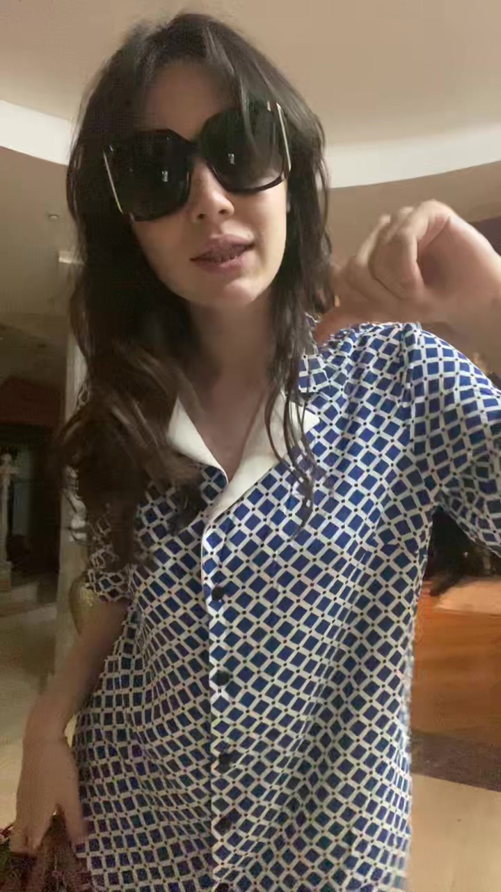 @😼