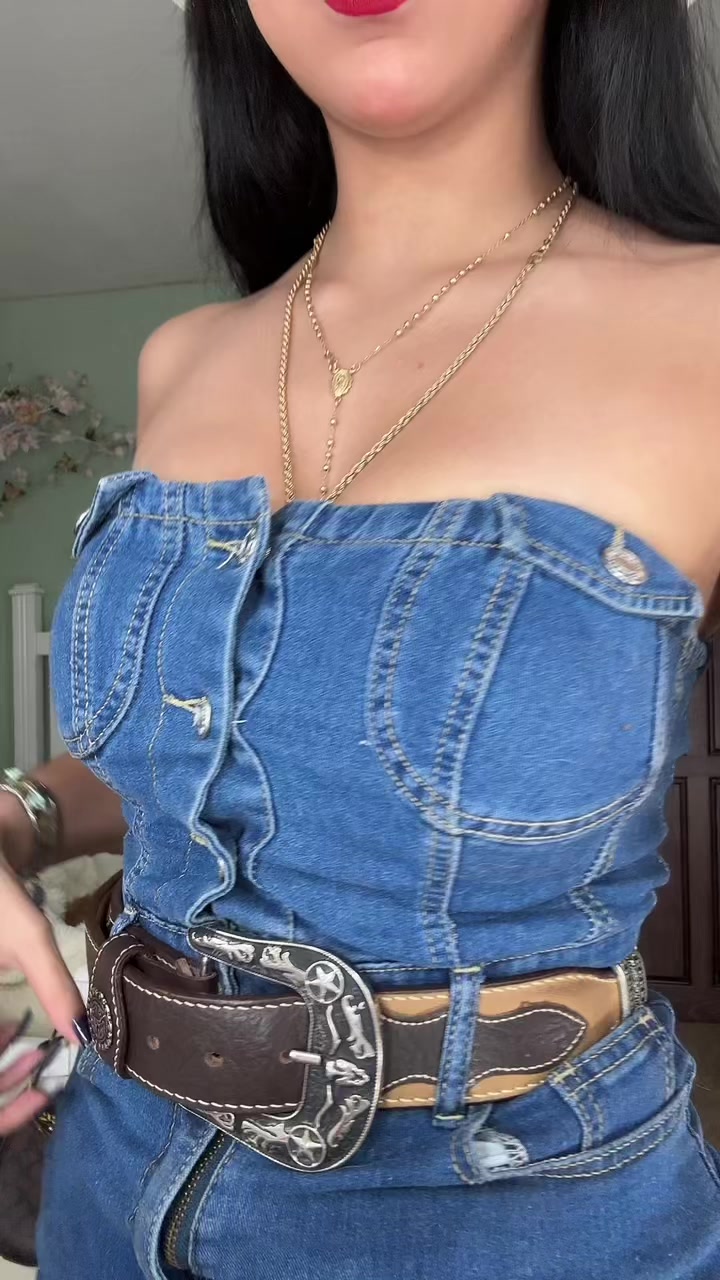 @crystalnevarez_