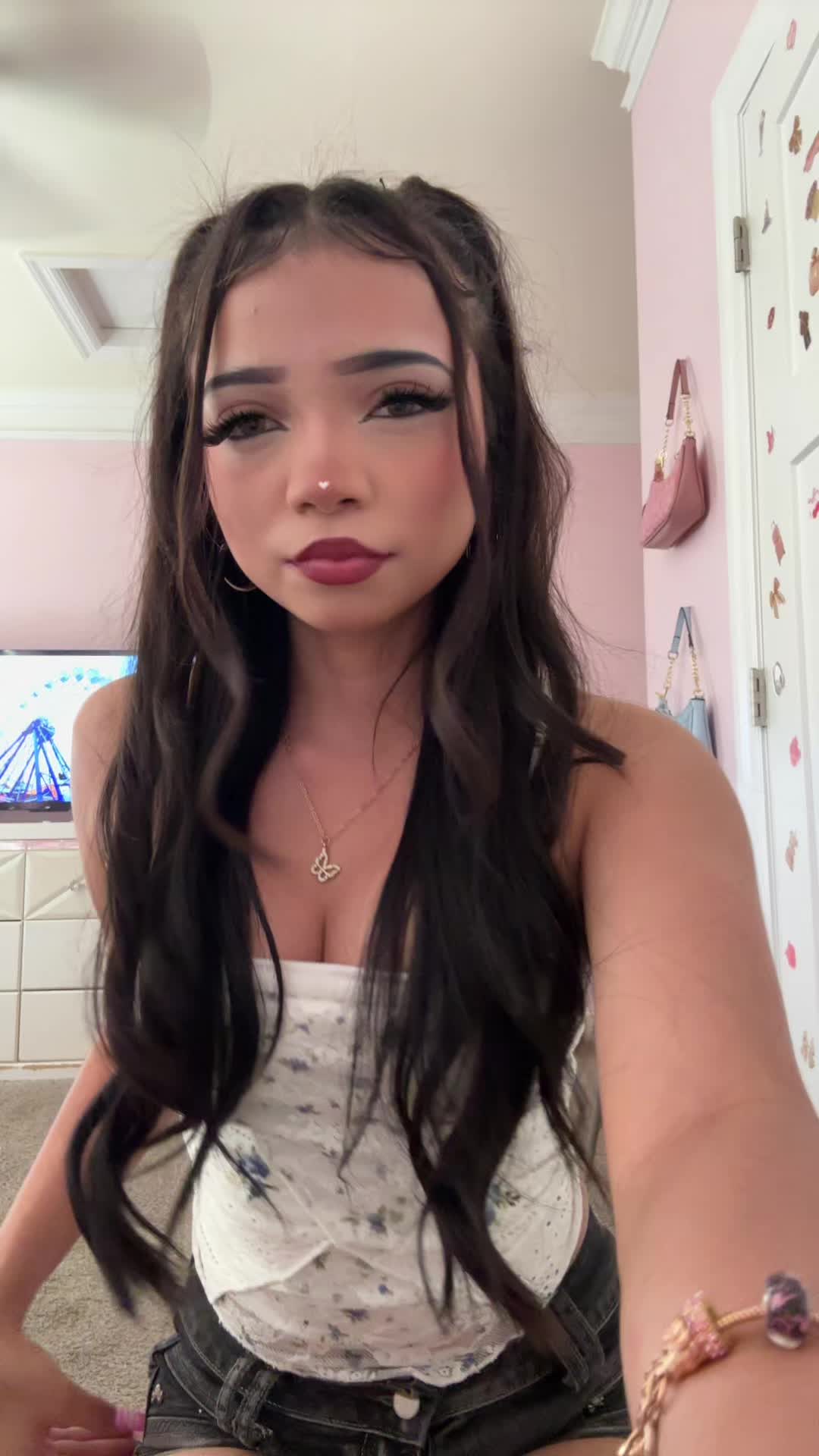 @𝓚𝓪𝓻𝓵𝓪 🌺