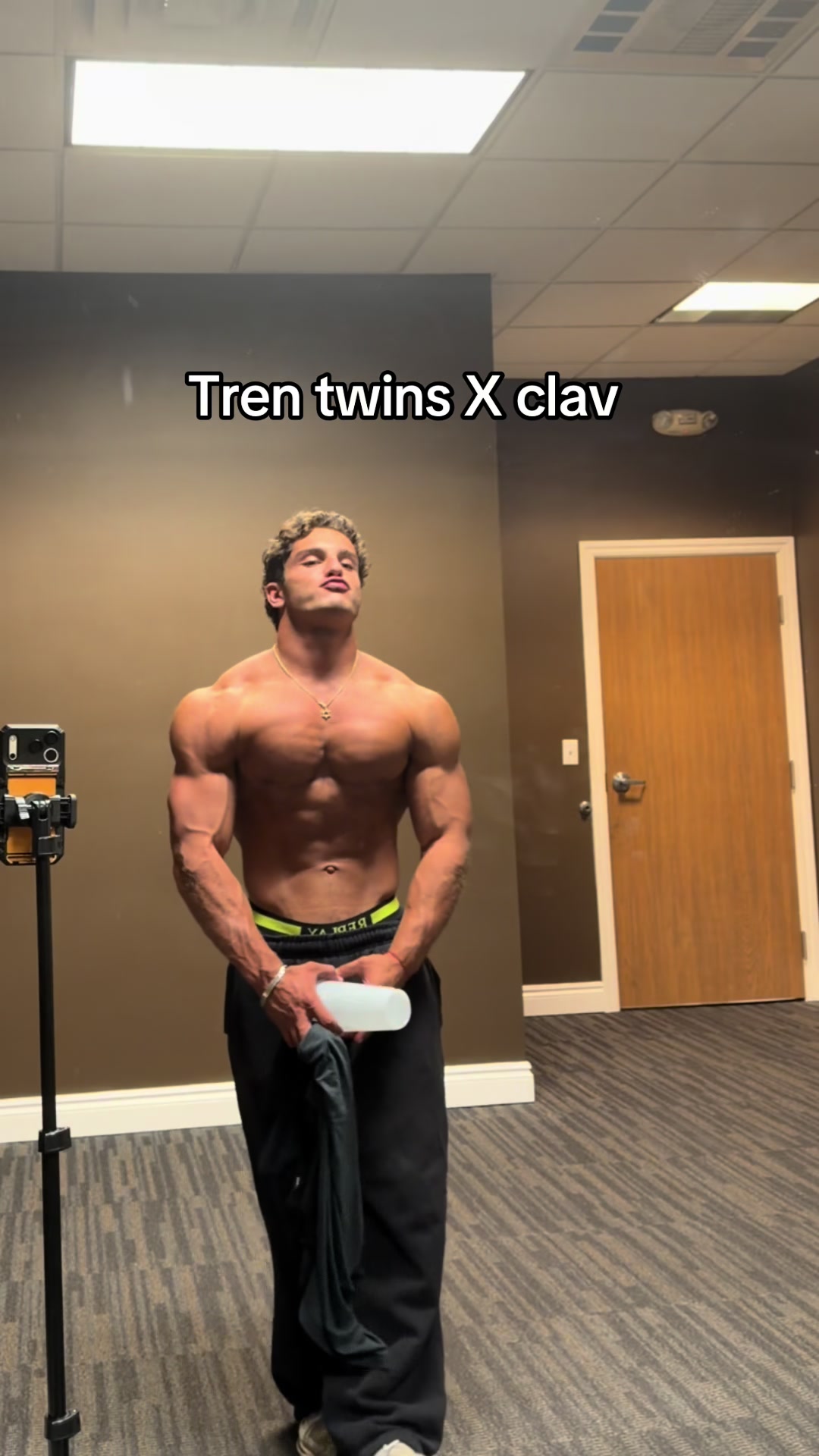 @alexaaronn
