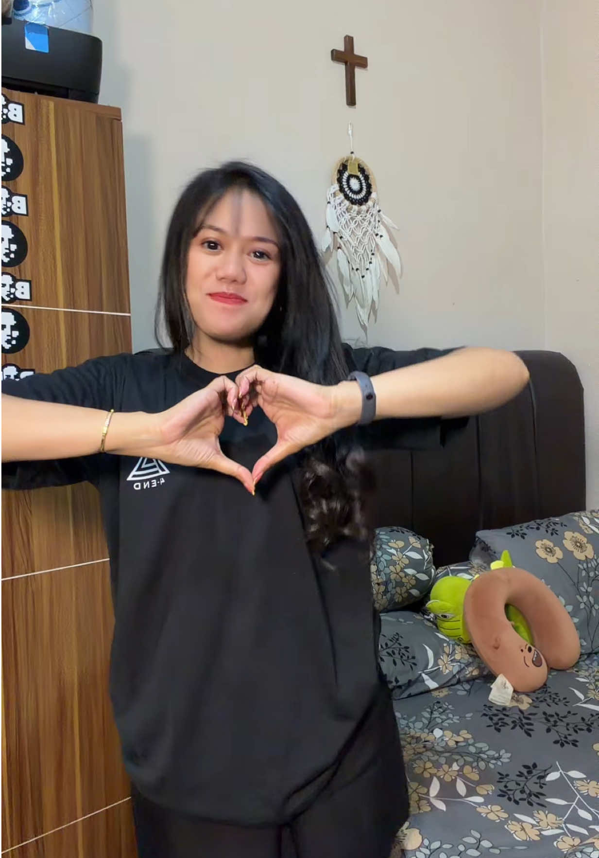 @𝐀𝐩𝐫𝐢 𝐒𝐢𝐡𝐨𝐦𝐛𝐢𝐧𝐠