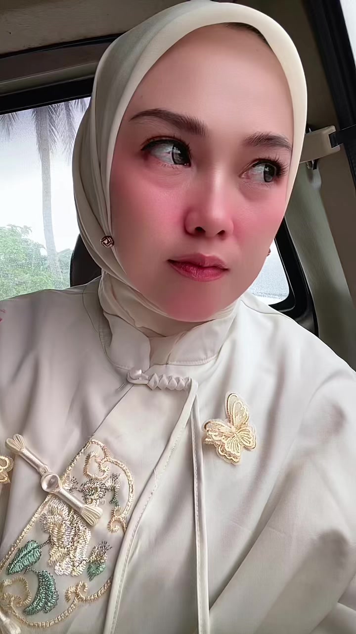 @adeeew