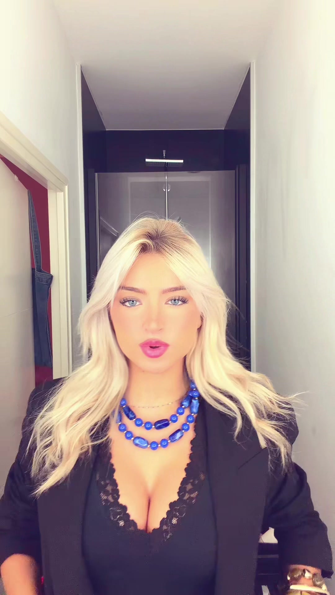 @lolapolicand___