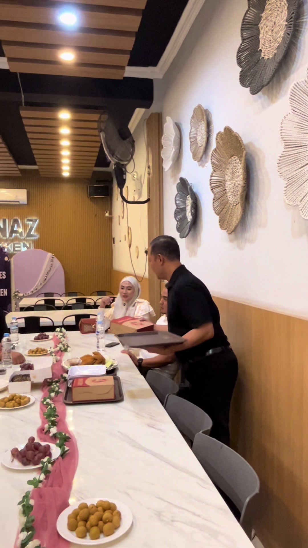 @MONAZ CHICKEN MANUKAN