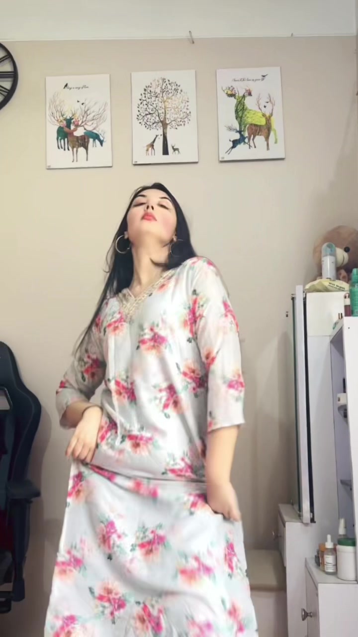 @AKRITI👑