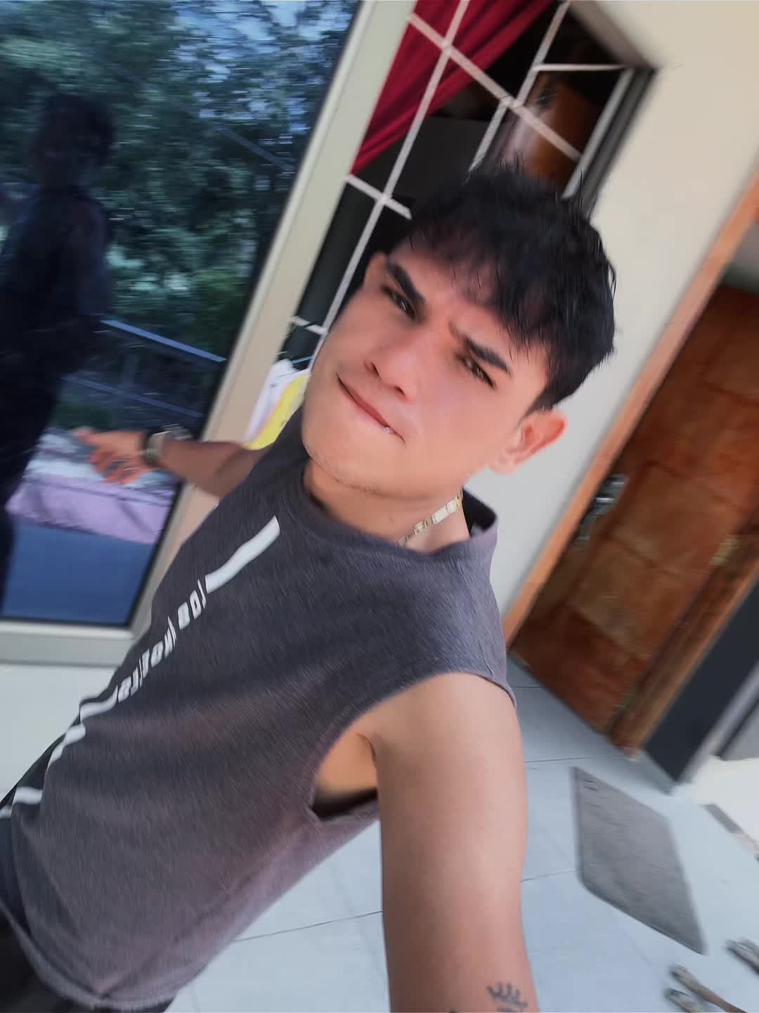 @𝓛𝓾𝓲𝓼𝑷𝓮𝓻𝓮𝔃&middot;♪🏳️&zwj;🌈🍒🌻