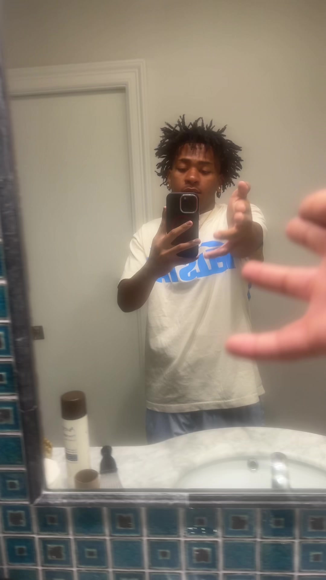 @Bjayy