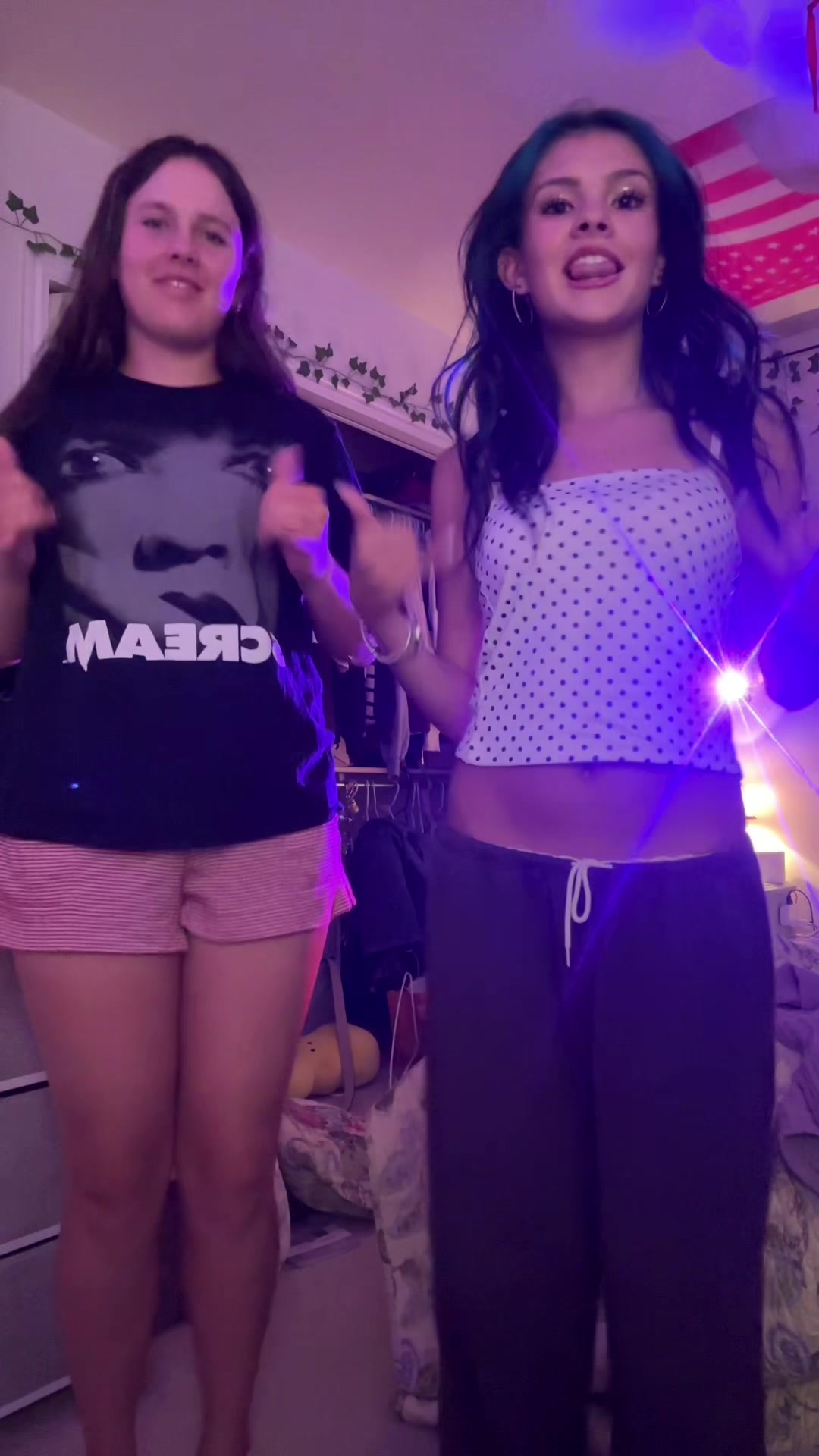 @🦄
