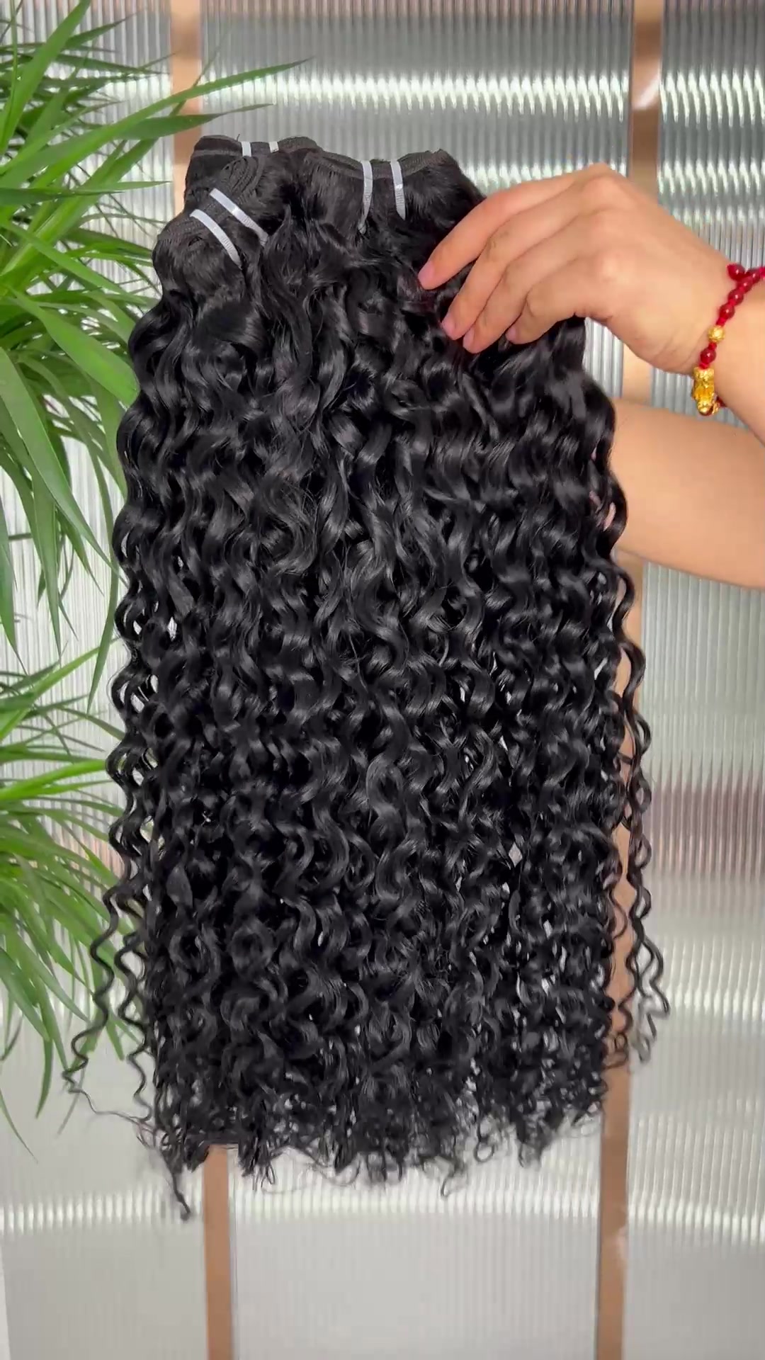 @uwigs hair