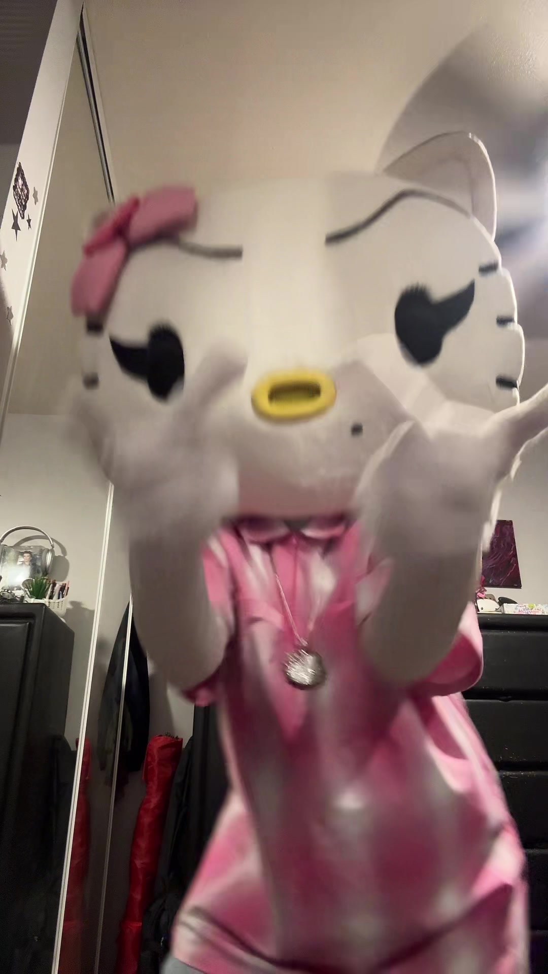 @𝒸𝒽𝒾𝒸𝒶𝓃𝒶 𝓀𝒾𝓉𝓉𝓎 ☆