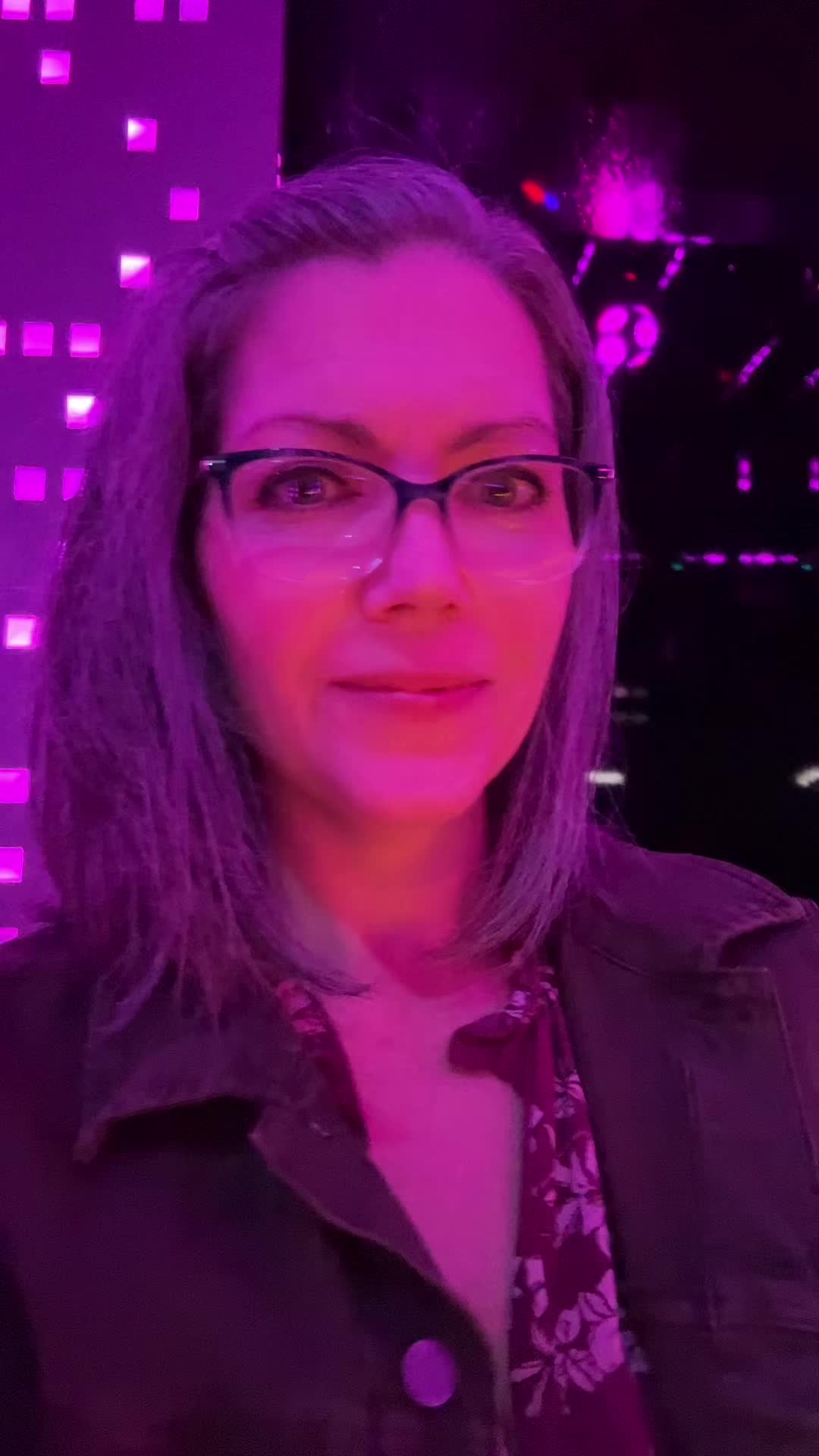 @ShelliSitsWeirdly