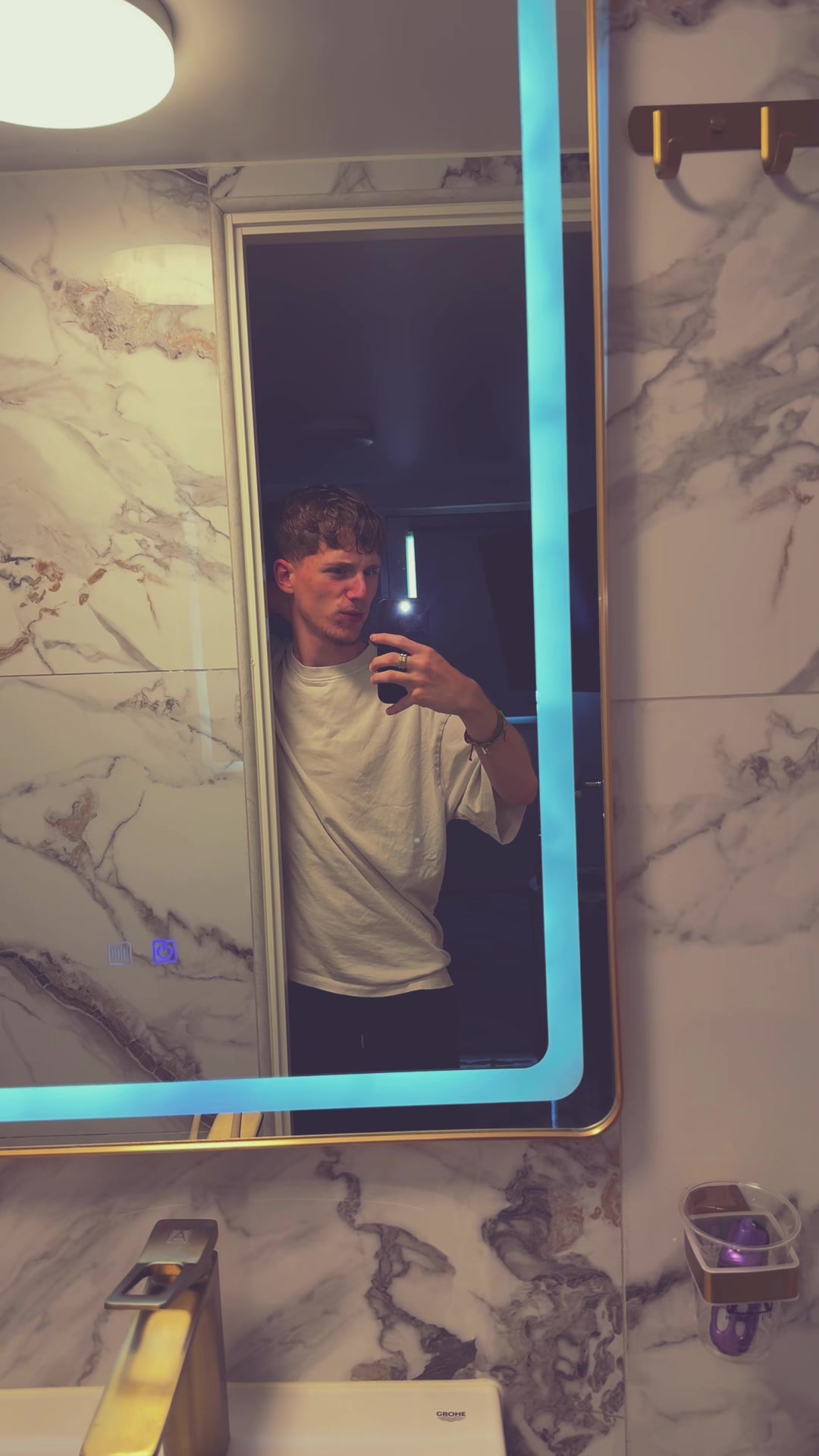 @&AElig;👑
