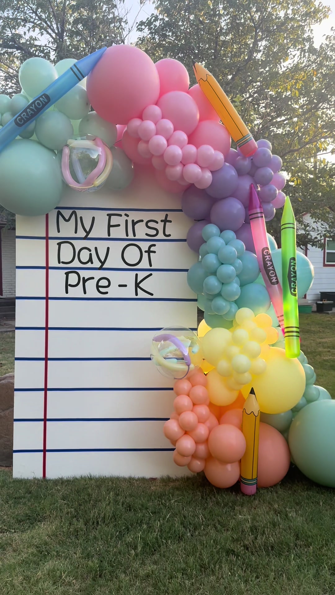 @HowdyHaleys | Balloon Decor
