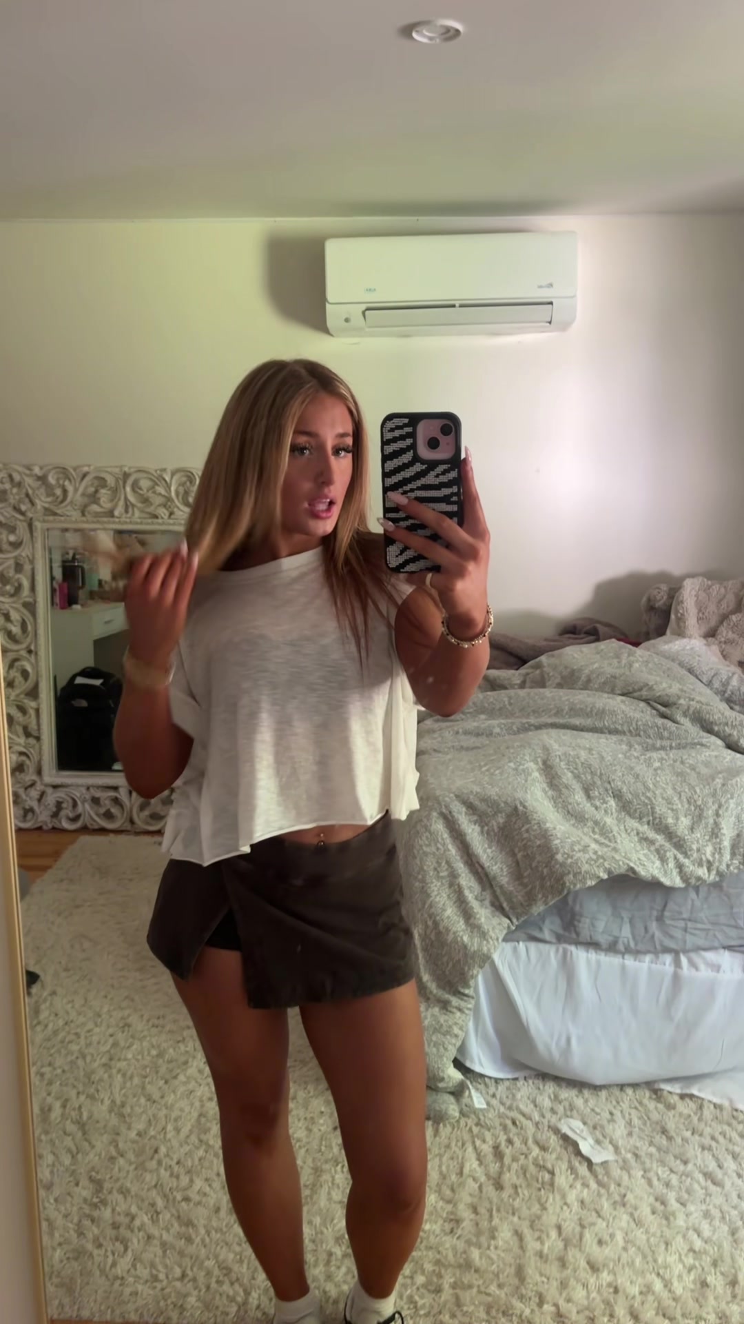 @miaelovecky