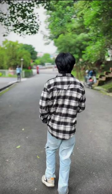 @Jr:COME_Less