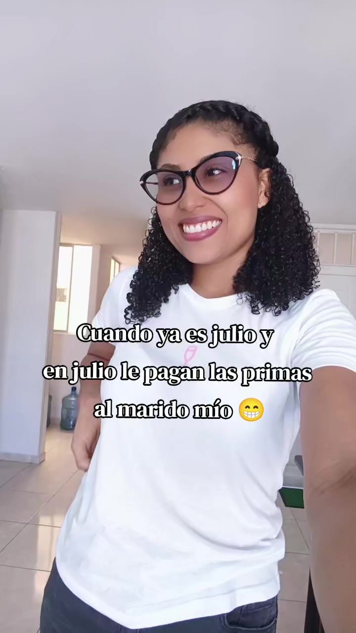 @Adriana Escobar | AdriE Vlog