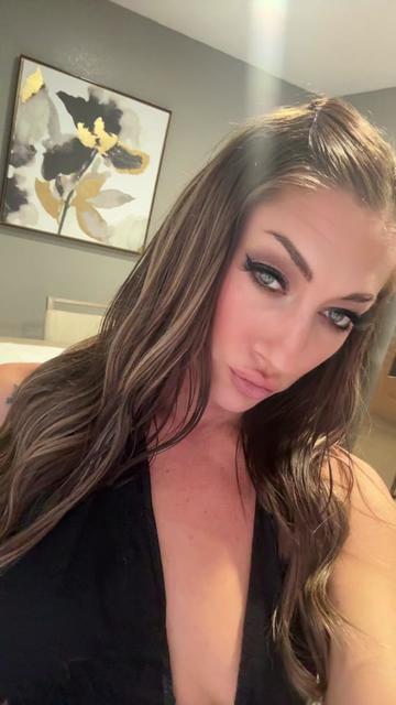 @WhitneyOC