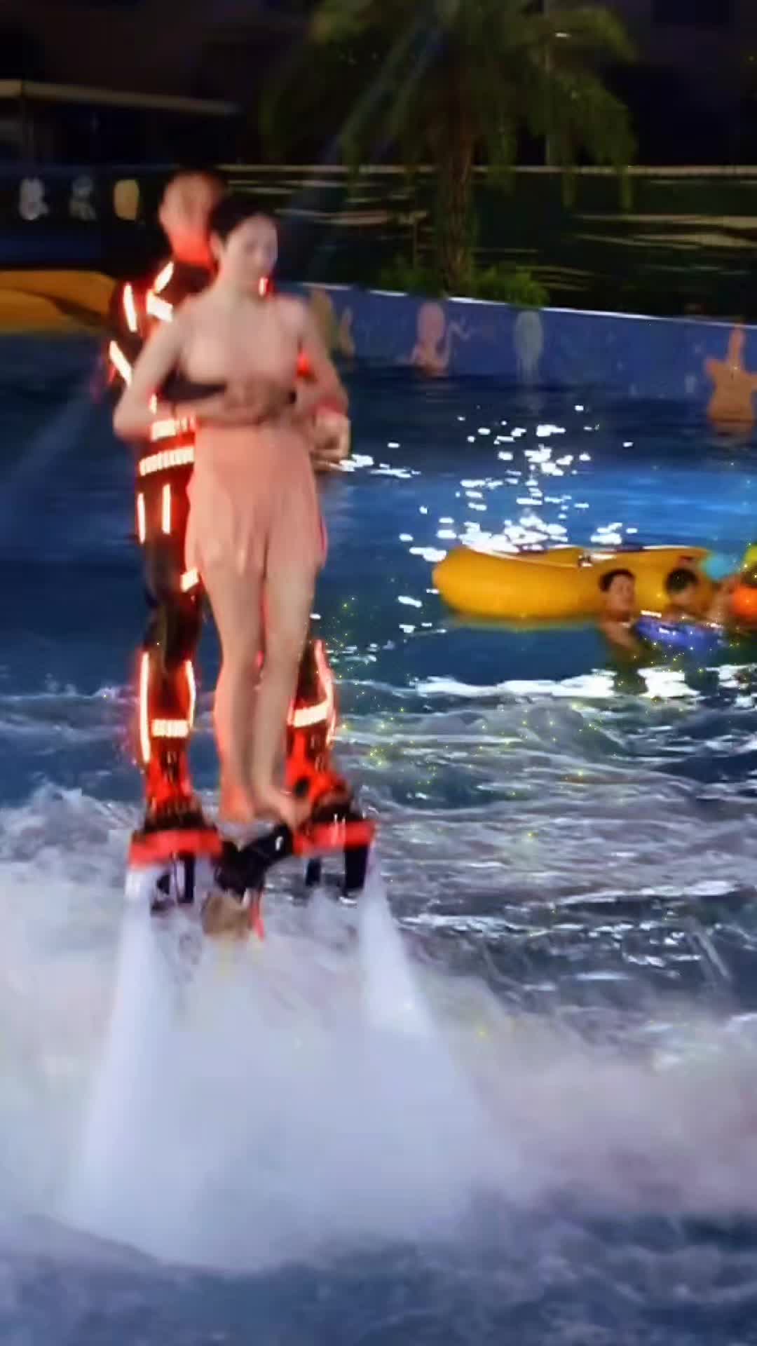 @Beeシ